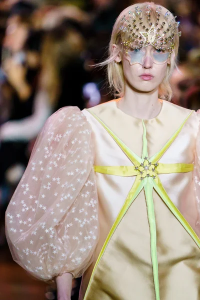 Look 1
